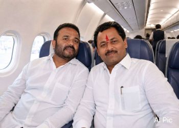 BREAKING पालकमंत्री गोरे अन् राजेंद्र राऊतांचा एकत्रित विमान प्रवास; विधान परिषदेच्यादृष्टीने चर्चेला उधाण