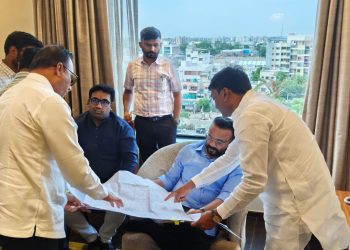 सोलापुरातील आदिला नाल्यावरील रेड अन् ब्लू लाईनचा प्रश्न मार्गी लागणार; पालकमंत्र्यांचा शब्द