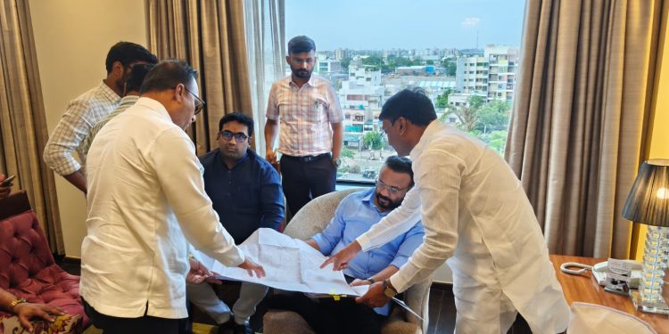 सोलापुरातील आदिला नाल्यावरील रेड अन् ब्लू लाईनचा प्रश्न मार्गी लागणार; पालकमंत्र्यांचा शब्द