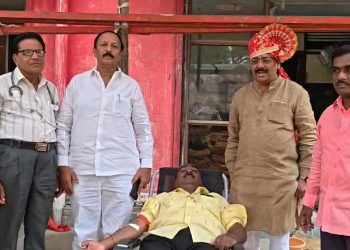 रक्तदान, शैक्षणिक साहित्य, वृक्षारोपणाने नगरसेवक अनंत जाधव यांचा वाढदिवस साजरा