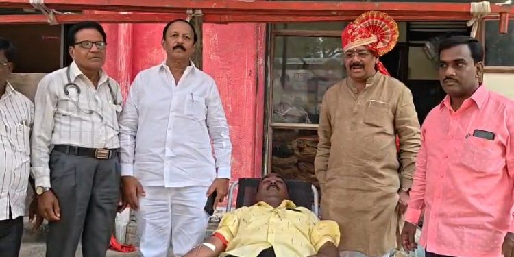 रक्तदान, शैक्षणिक साहित्य, वृक्षारोपणाने नगरसेवक अनंत जाधव यांचा वाढदिवस साजरा