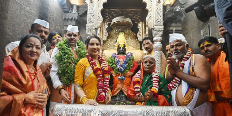 पंढरपूरच्या कॉरिडॉरबाबत मुख्यमंत्र्यांचे आश्वासन; विठ्ठल-रुक्मिणीच्या साक्षीने दिला शब्द