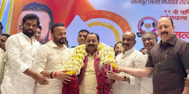 डीसीसी बँकेवरून आमदार राजेंद्र राऊतांची आमदार दिलीप सोपलांवर टीका तर राजन पाटलांची मात्र जाहीर माफी